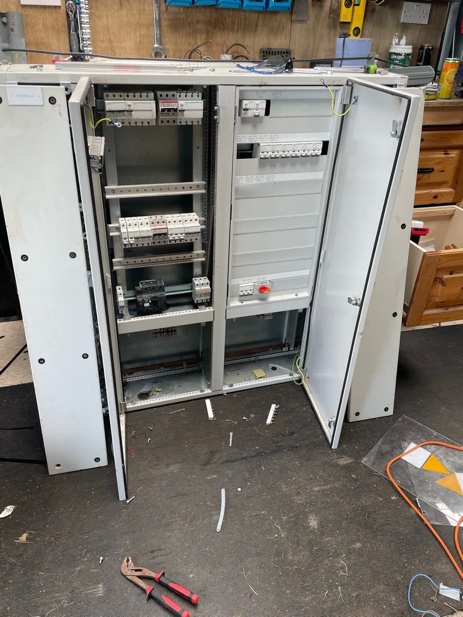Electrical panel - Image 1