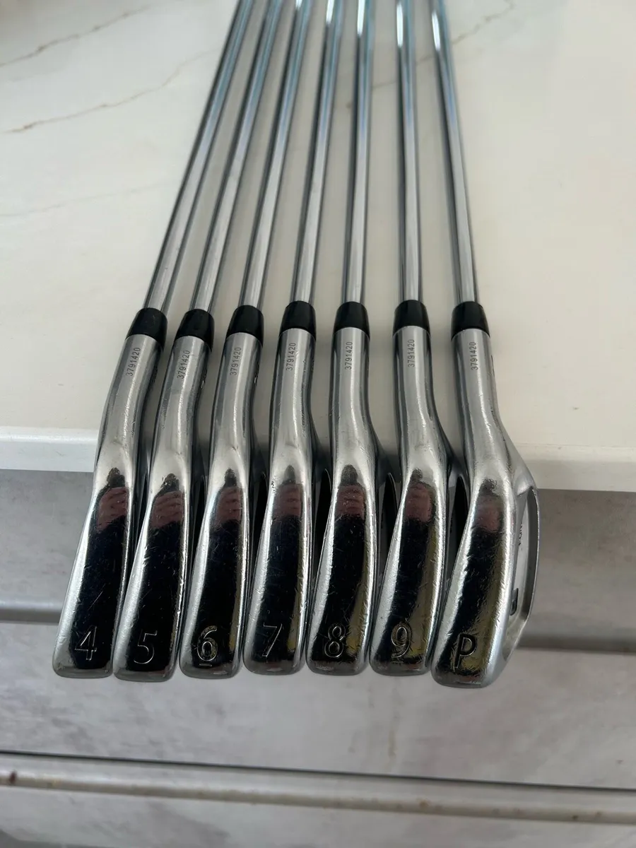 Titliest CB 718 irons 4-pw - Image 1