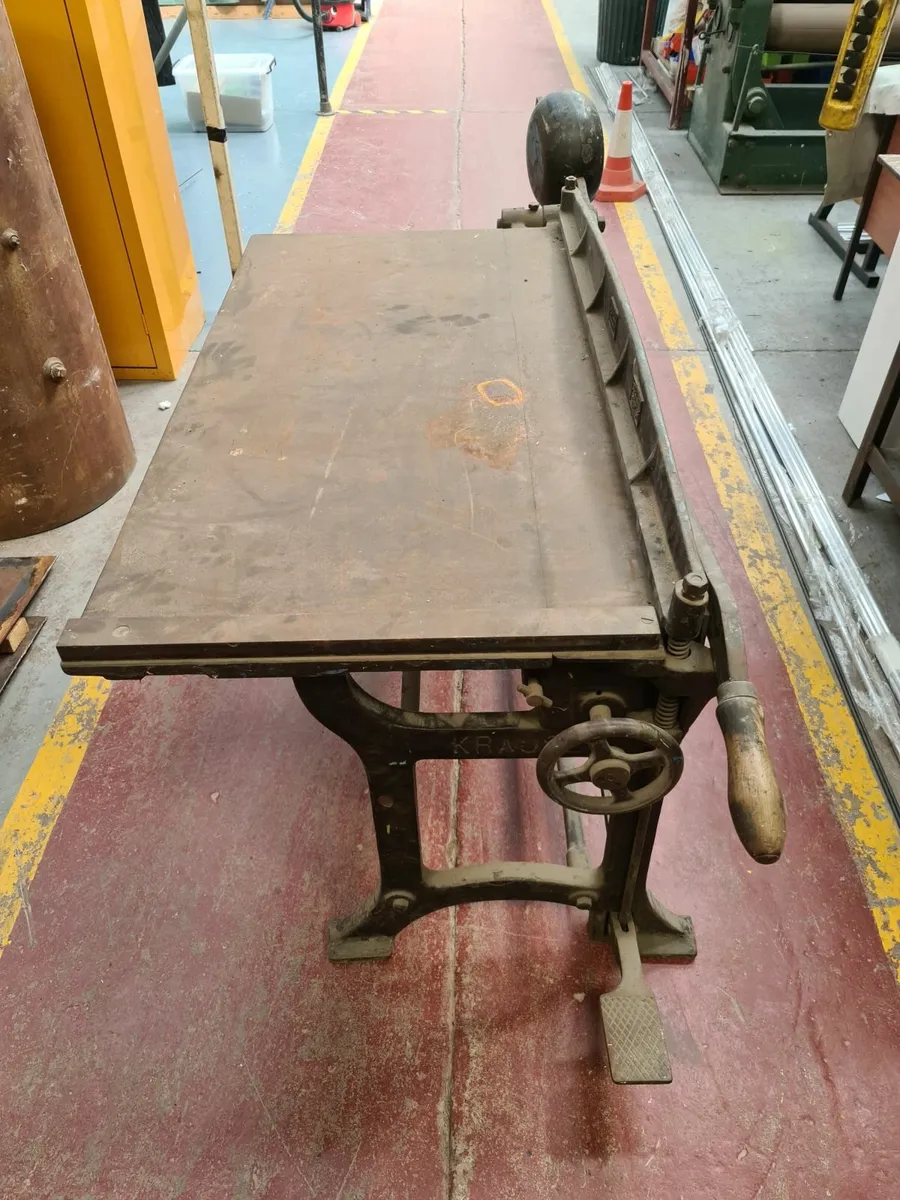 Paper guillotine - Image 4