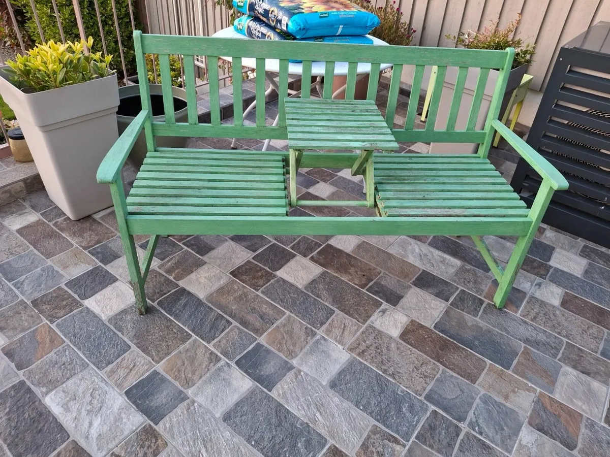 garden bench and decorative well - Image 3