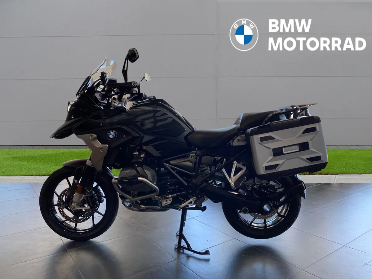 2022 BMW R1250GS TE with Panniers & Crash Bars - Image 2