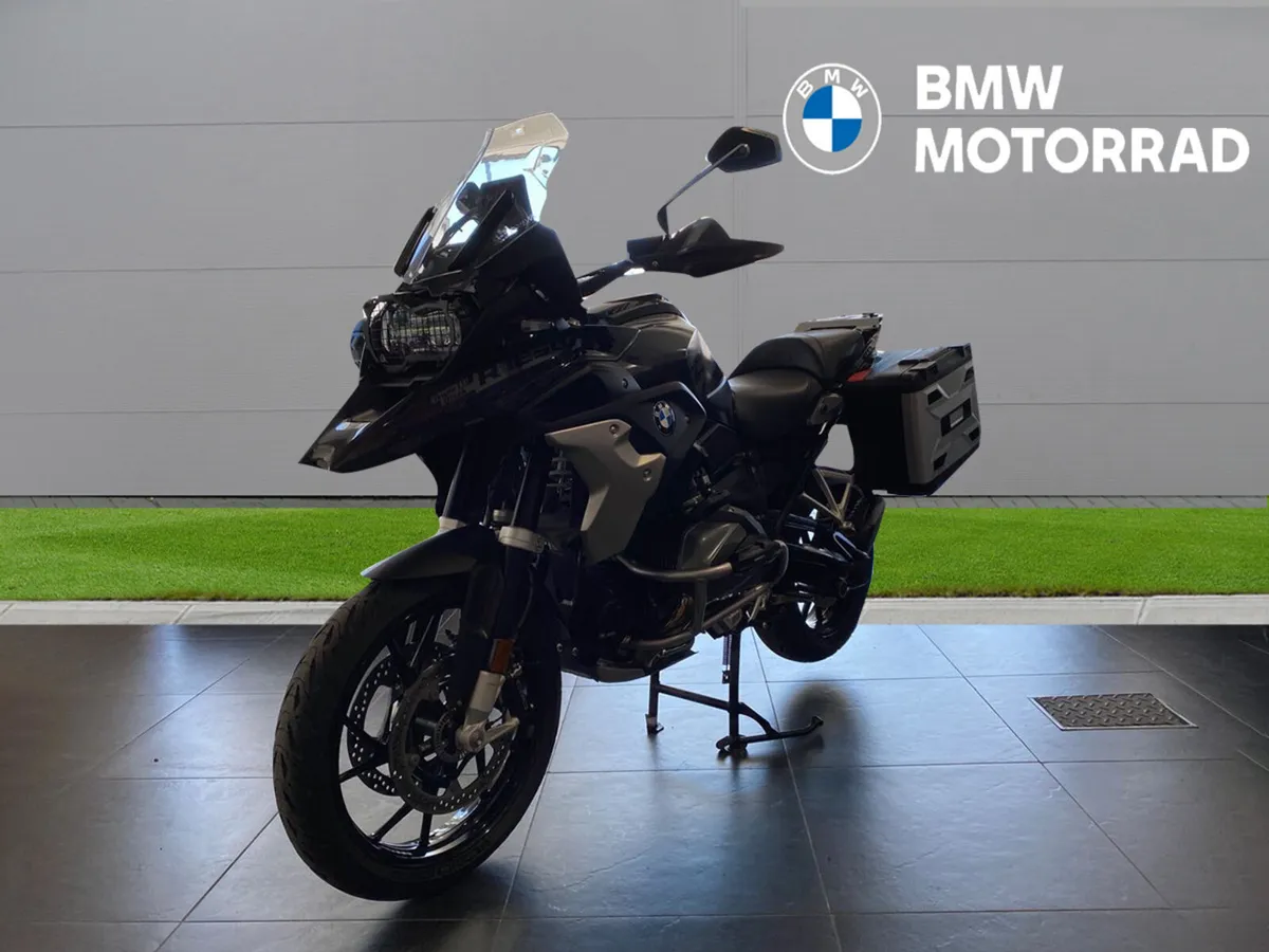 2022 BMW R1250GS TE with Panniers & Crash Bars - Image 4