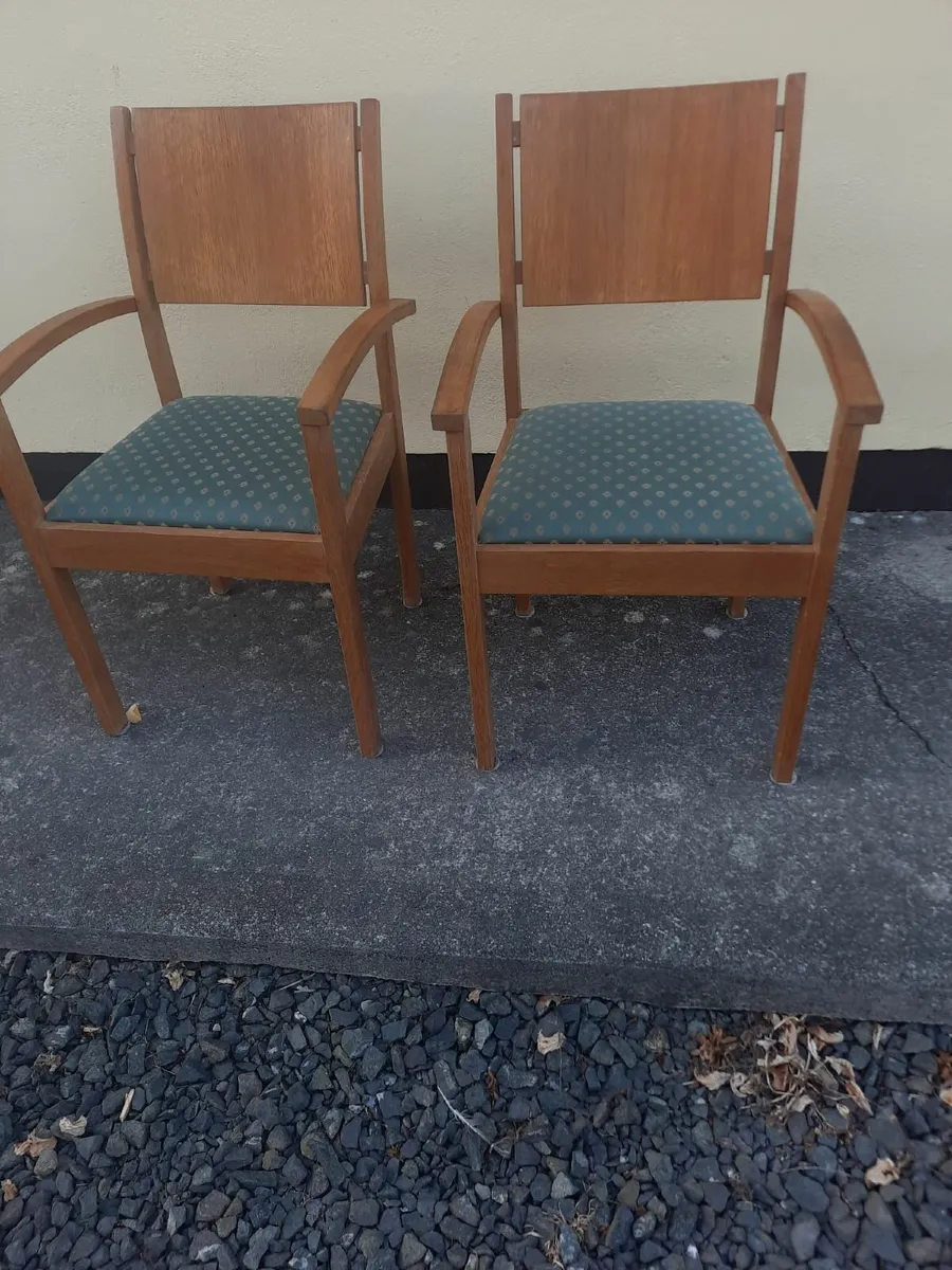 Pair of carver chairs - Image 1
