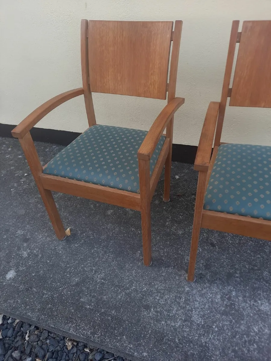 Pair of carver chairs - Image 3