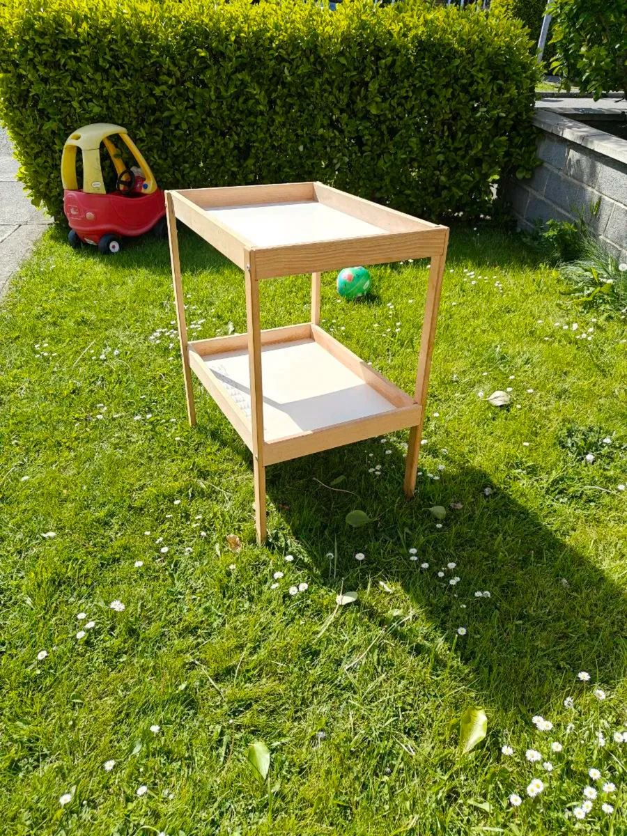 Baby changing table - Image 1