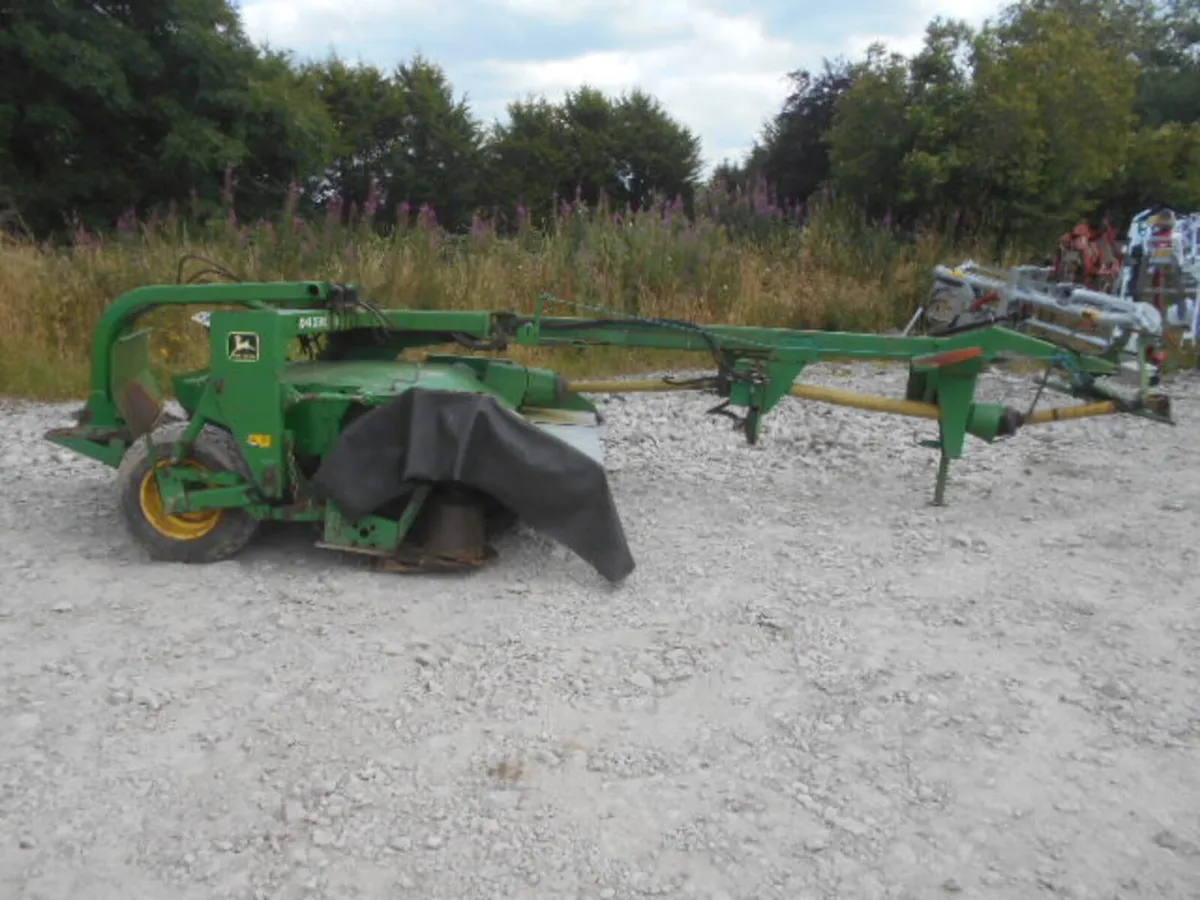 JOHN DEERE 1350 MOWER & GROUPER - Image 3