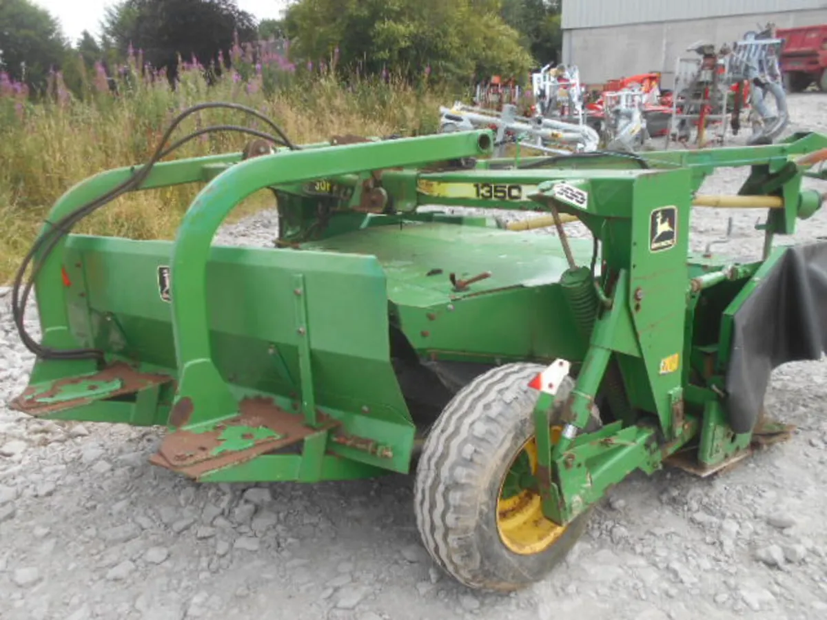 JOHN DEERE 1350 MOWER & GROUPER - Image 4