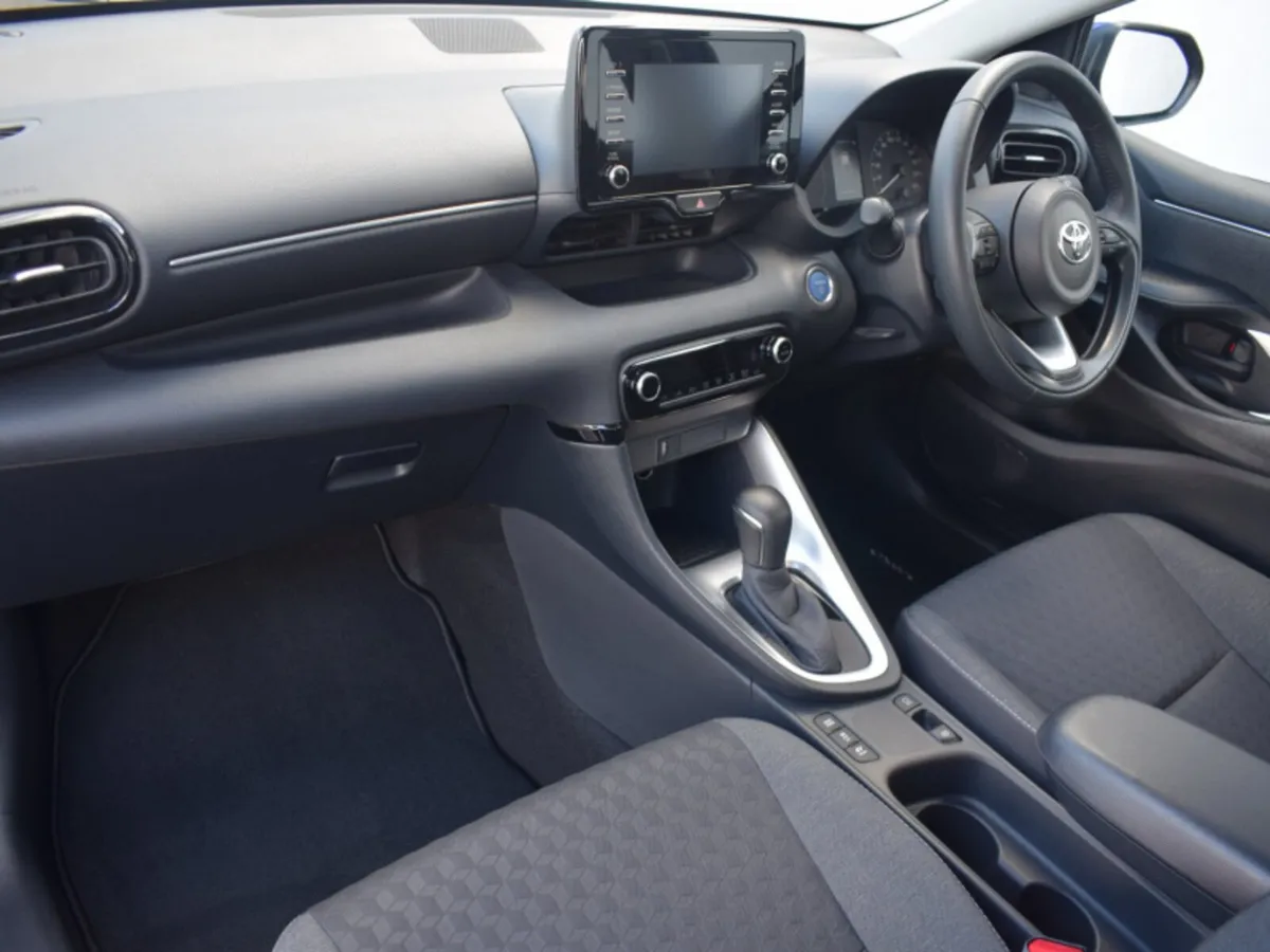 Toyota Yaris 1.5 Hybrid Luna 5dr - Image 4