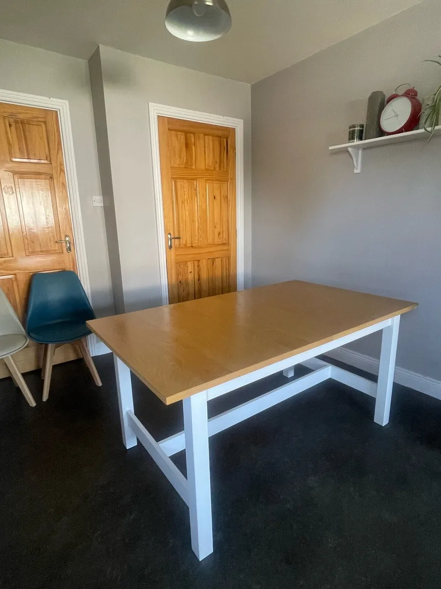 Dining room table - Image 1