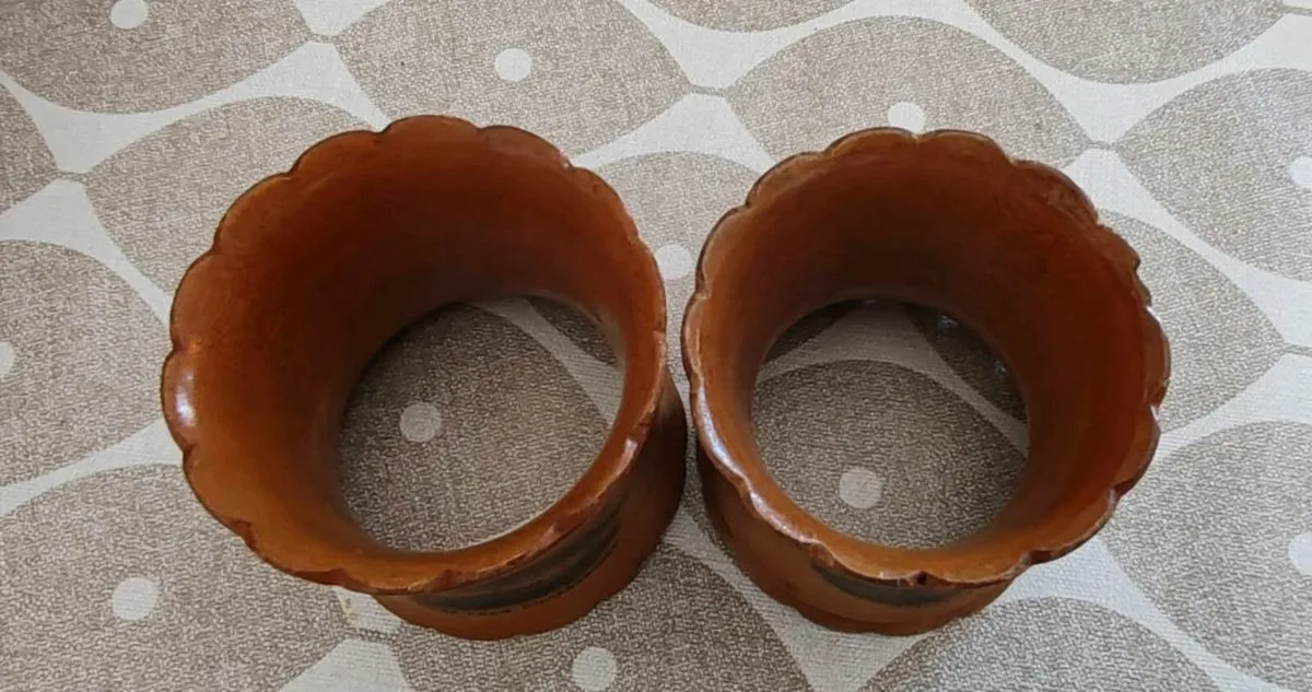 2 vintage Mauchline Ware napkin rings - Image 2