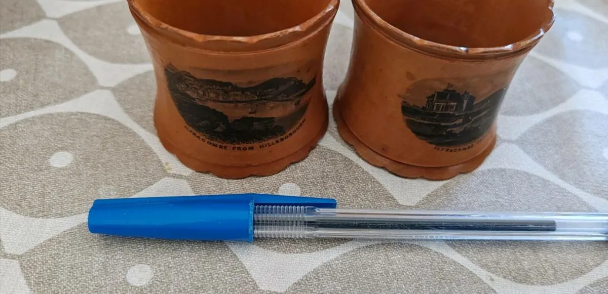 2 vintage Mauchline Ware napkin rings - Image 3