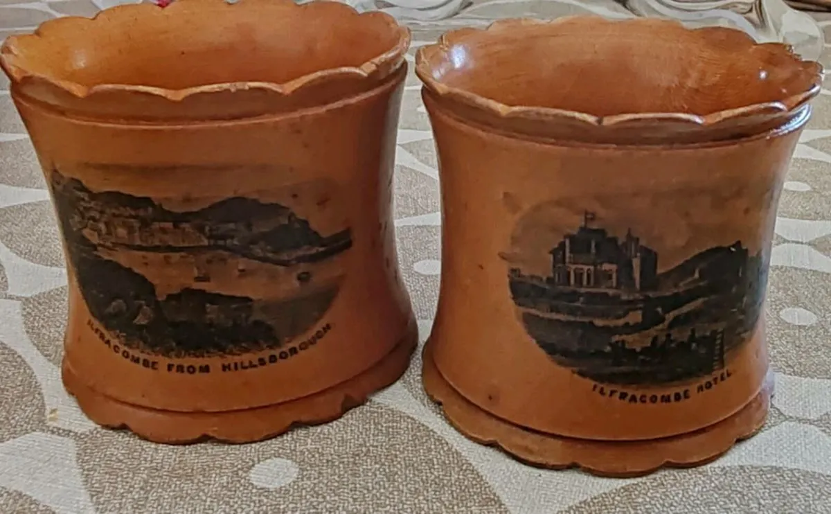 2 vintage Mauchline Ware napkin rings - Image 1