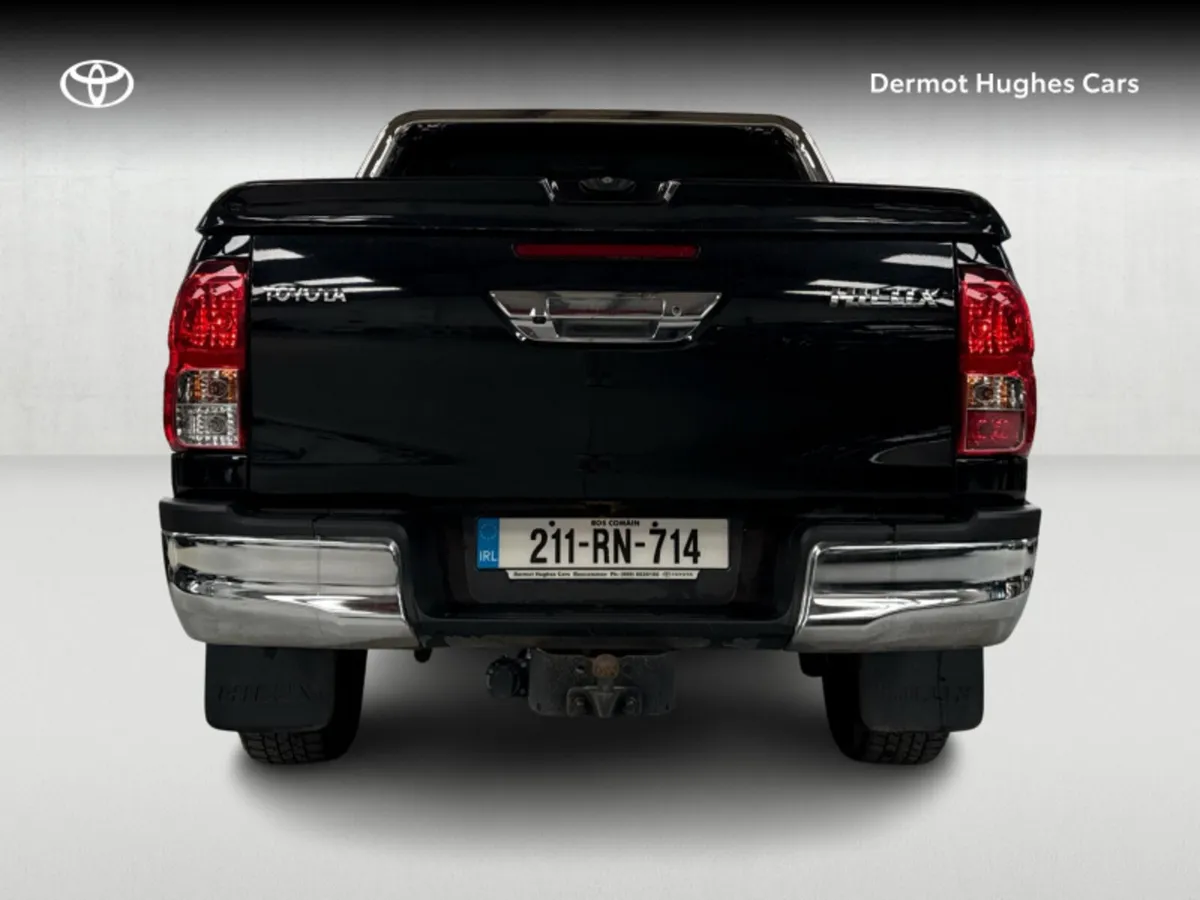 Toyota Hilux 2.8 D/CAB SR5 AUTO 2DR A 4DR - Image 4