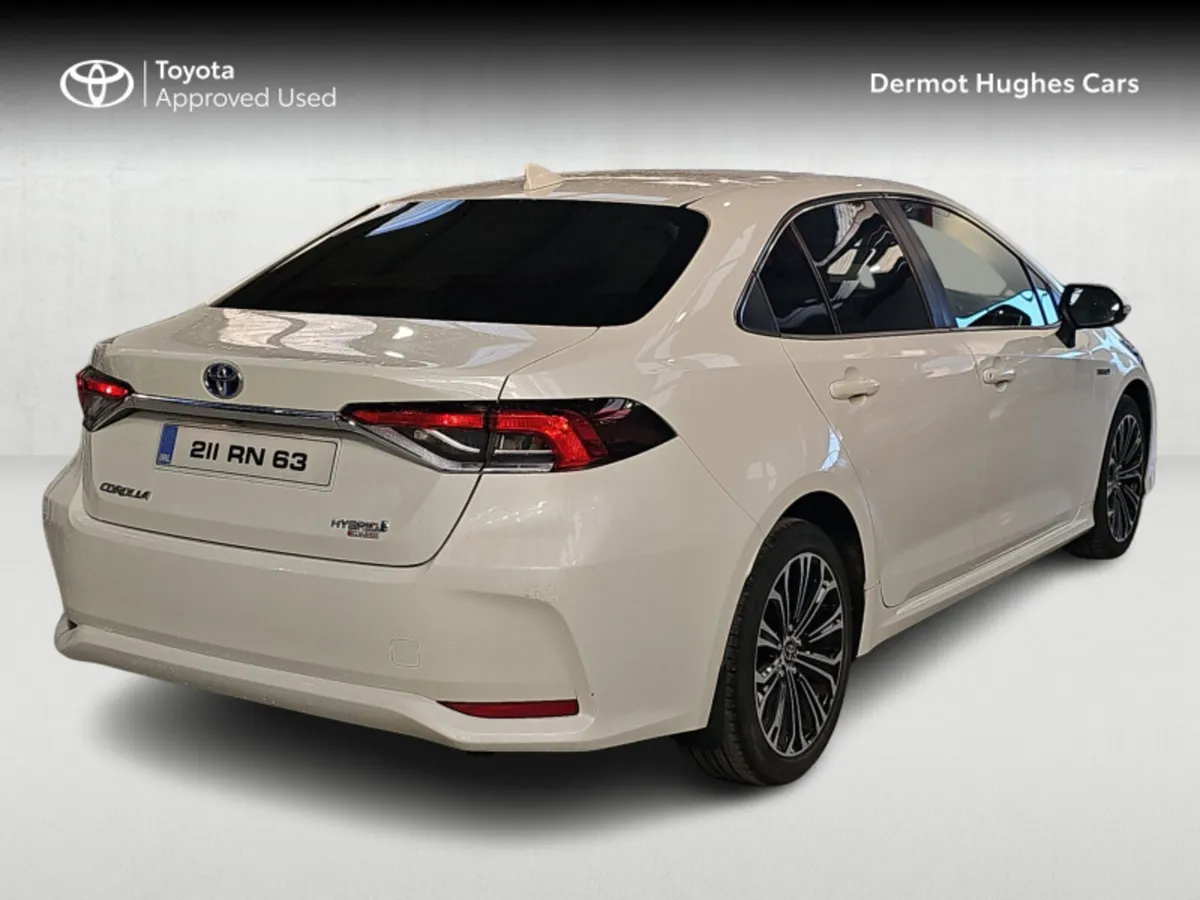 Toyota Corolla HYBRID LUNA SPORT - Image 2