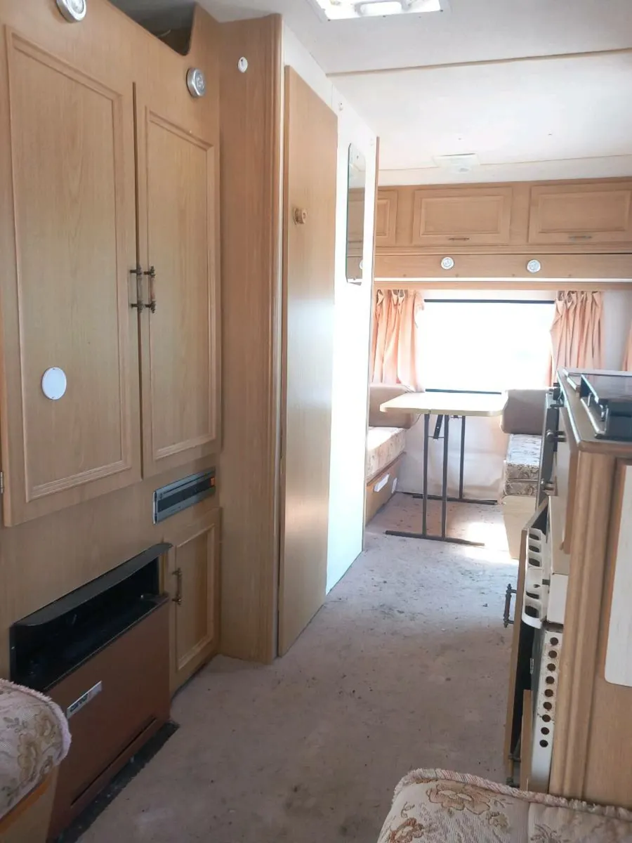 Avondale 5 berth caravan - Image 4