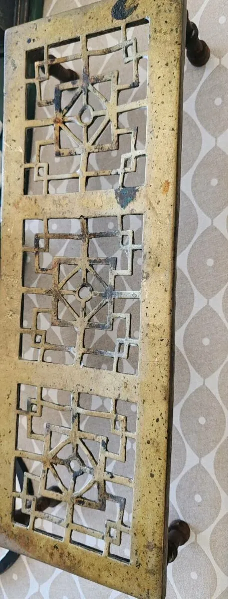 Antique brass trivet - Image 1