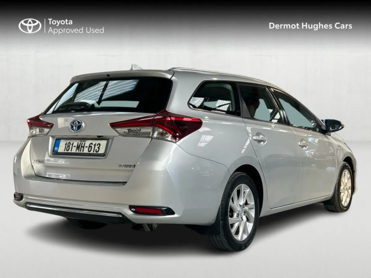Toyota Auris HYBRID LUNA TOURING SPORT - Image 2