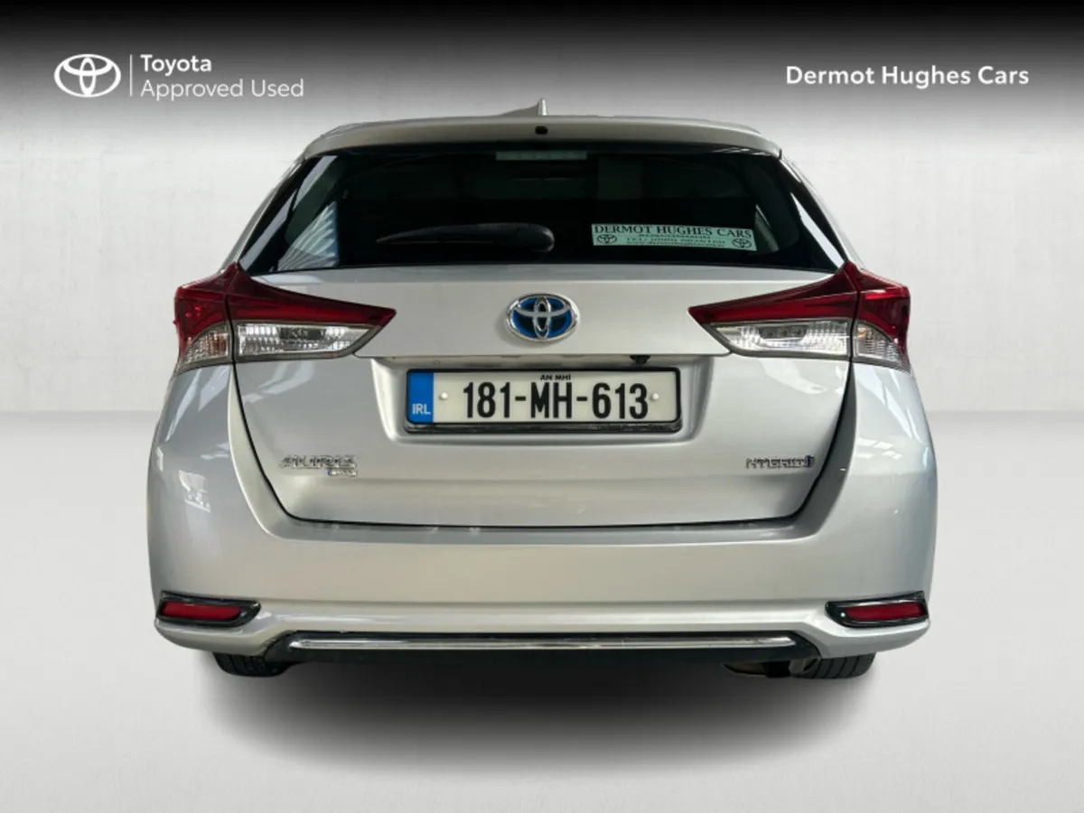 Toyota Auris HYBRID LUNA TOURING SPORT - Image 4