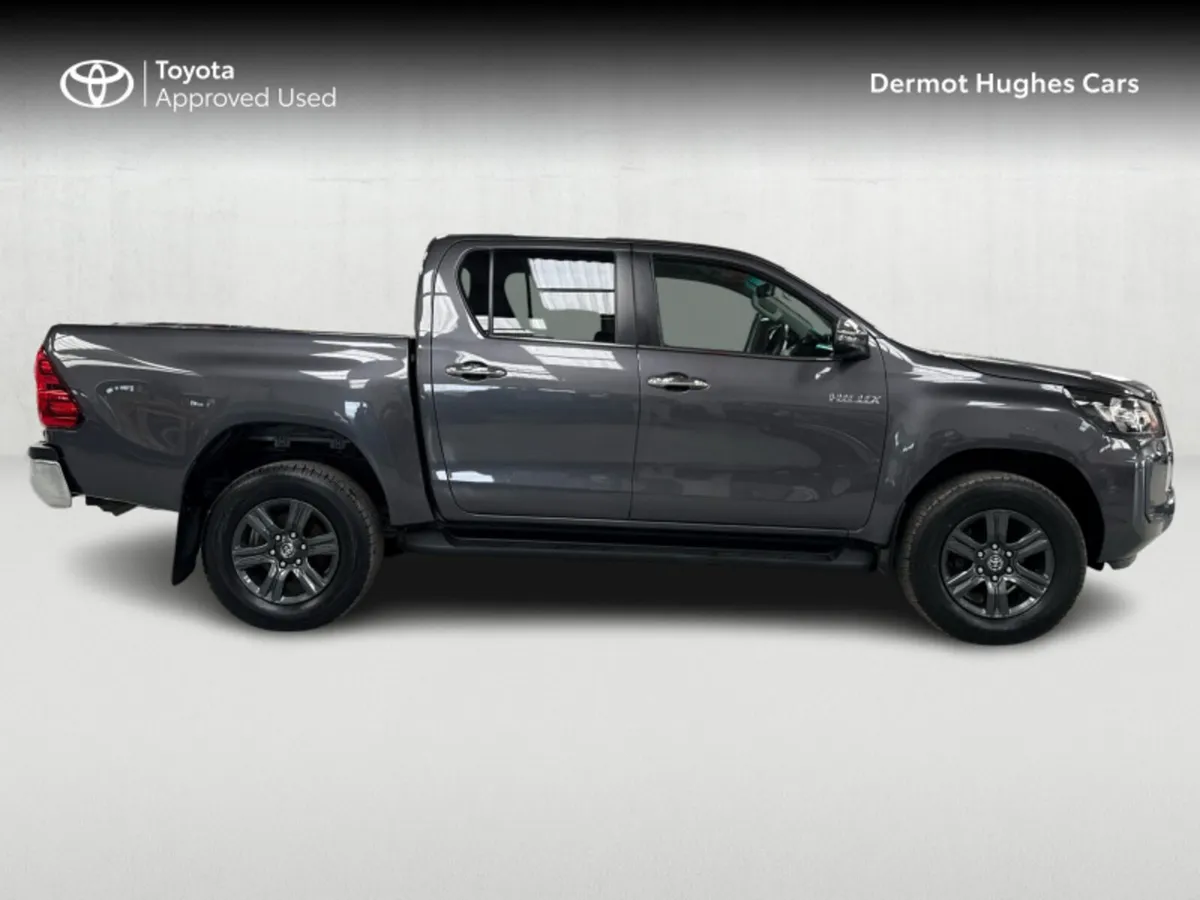 Toyota Hilux 2.4 - Image 3