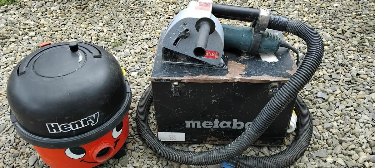 Metabo MFE 30 Wall Chaser 110v + Dust Extractor - Image 1
