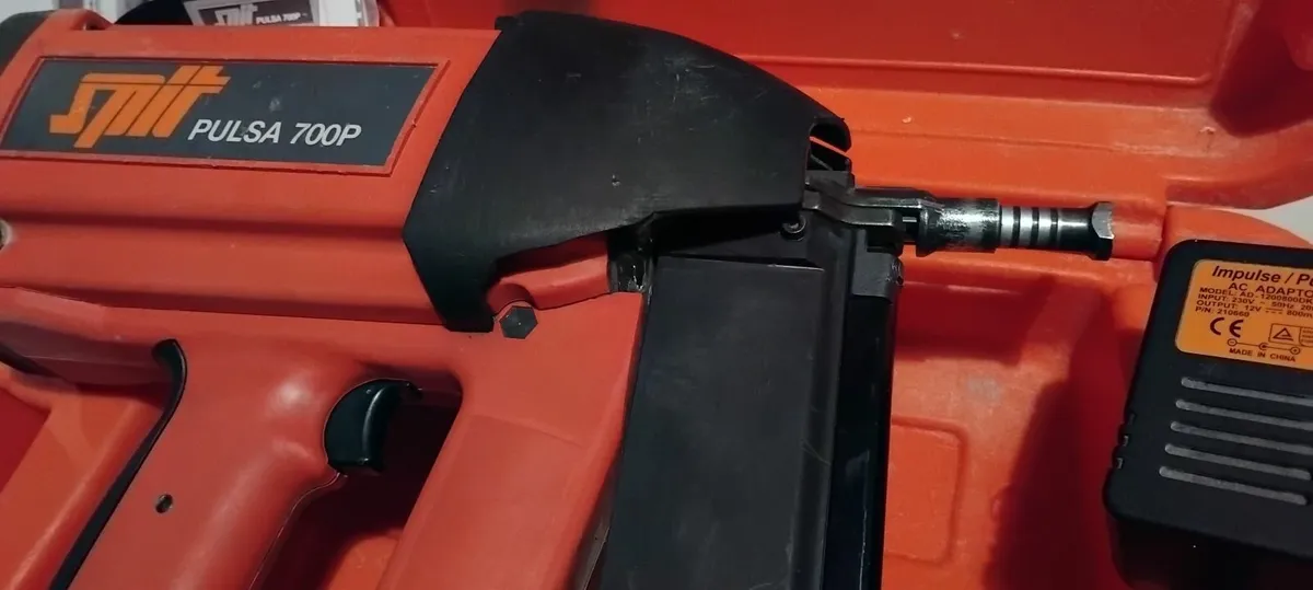 Spit Pulsa 700P Concrete and Steel Nailer - Image 4