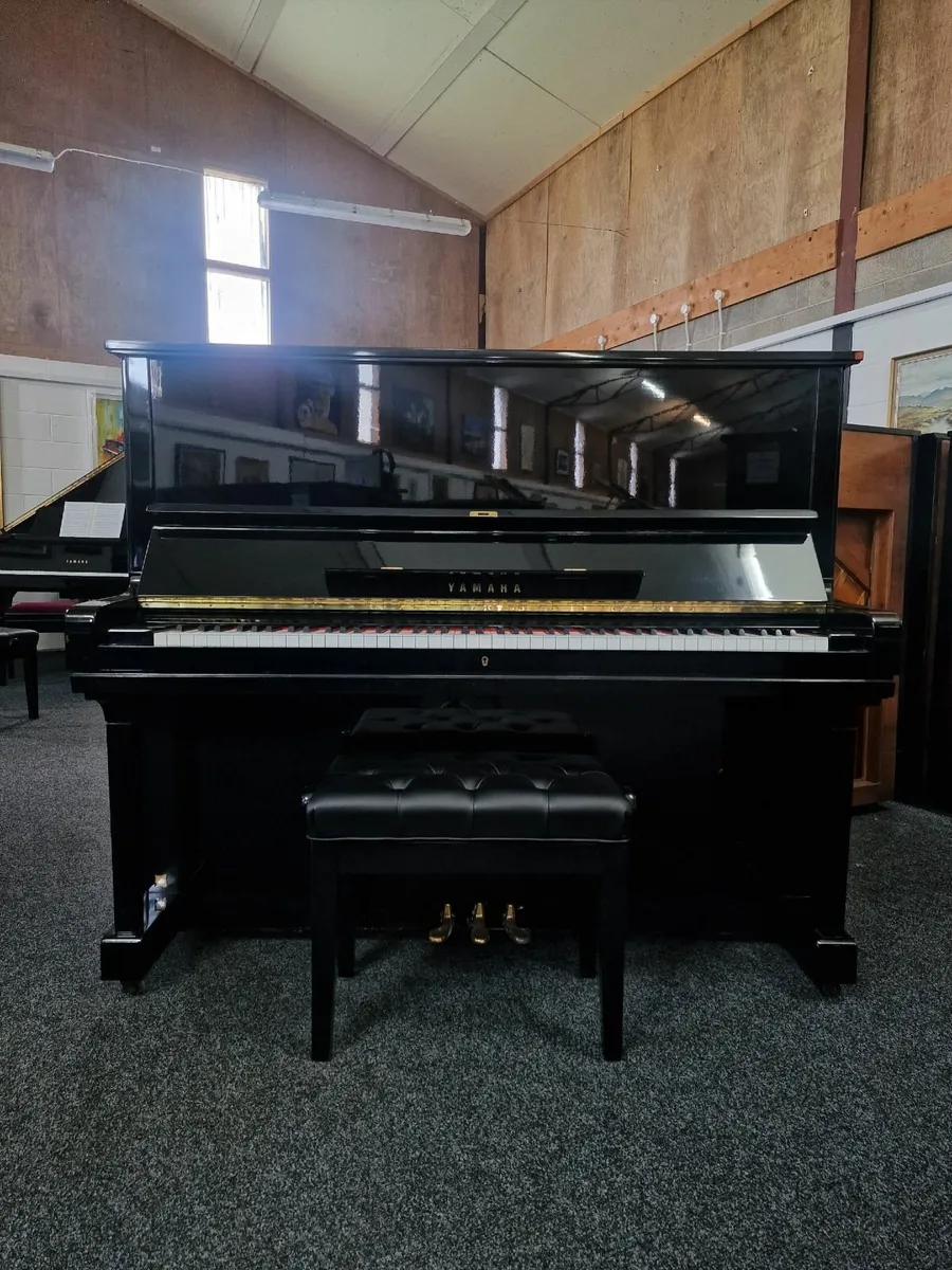 Yamaha U3 Upright | Polished Ebony Finish