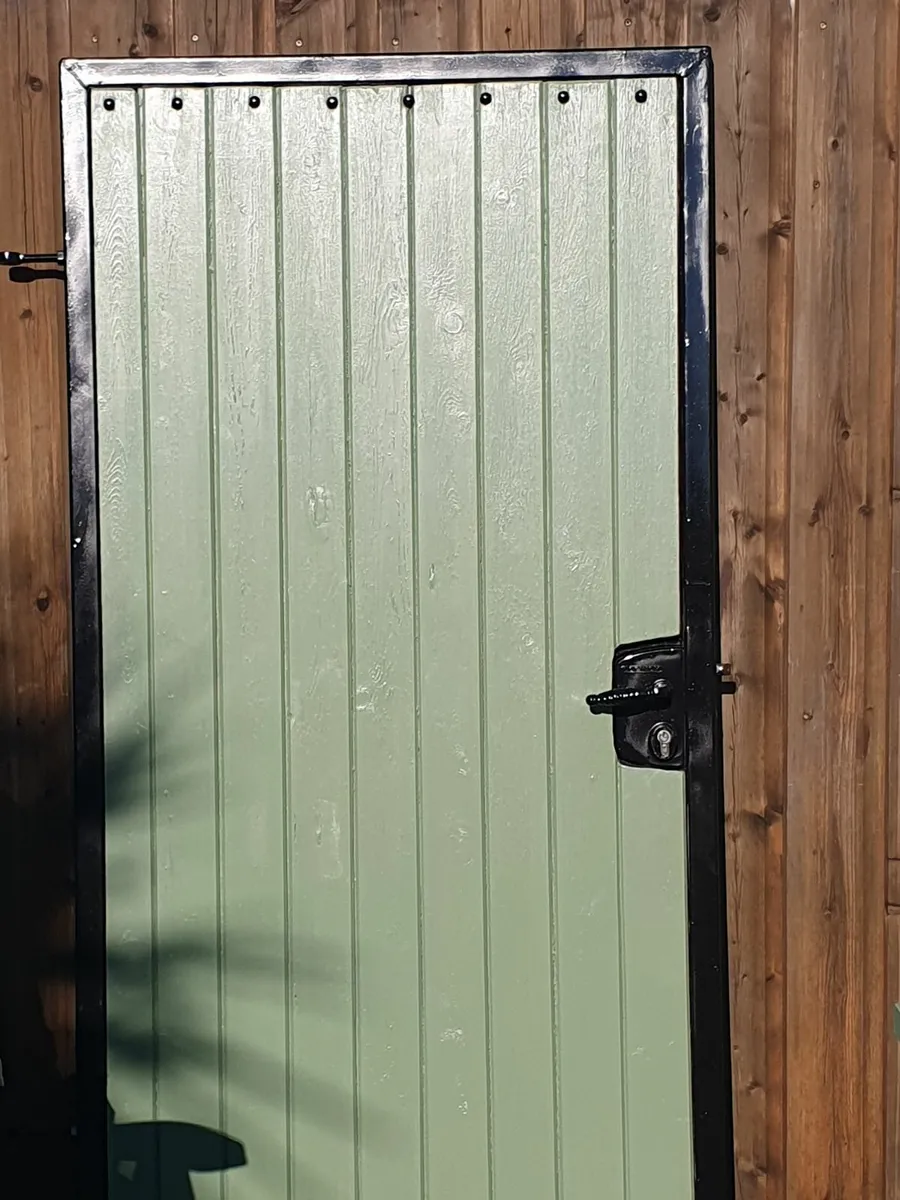 Side Gate - Image 1