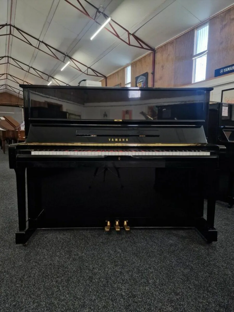 Yamaha U1 Upright Piano | Polished Ebony