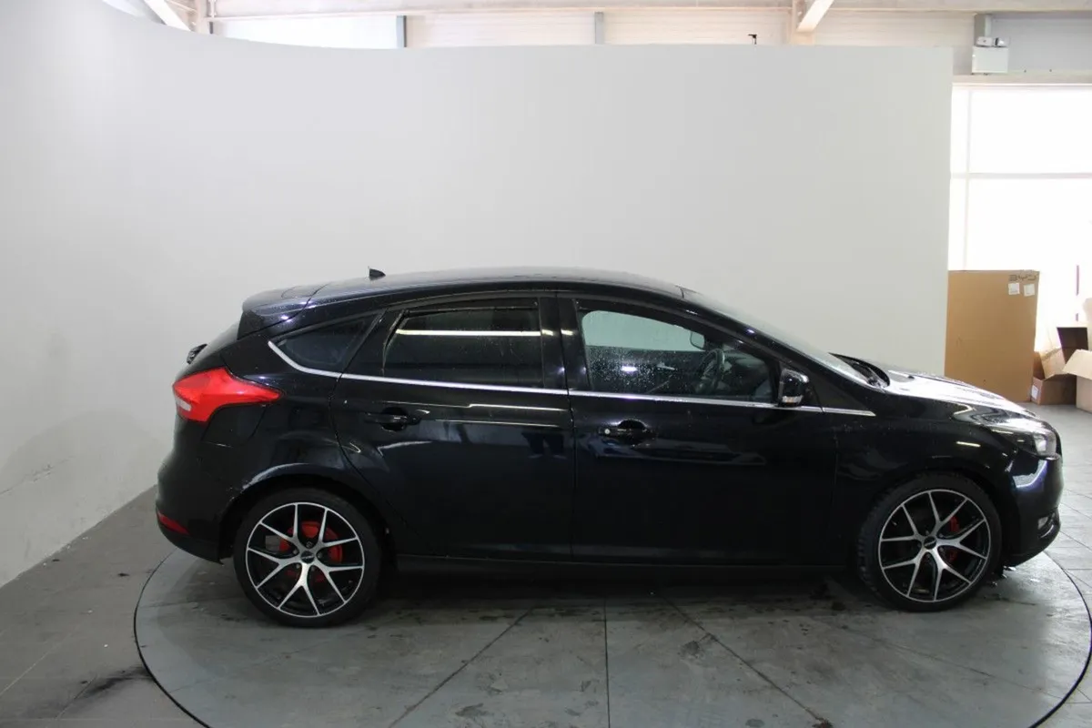 Ford Focus 1.5 Tdci 95ps Zetec - Image 3