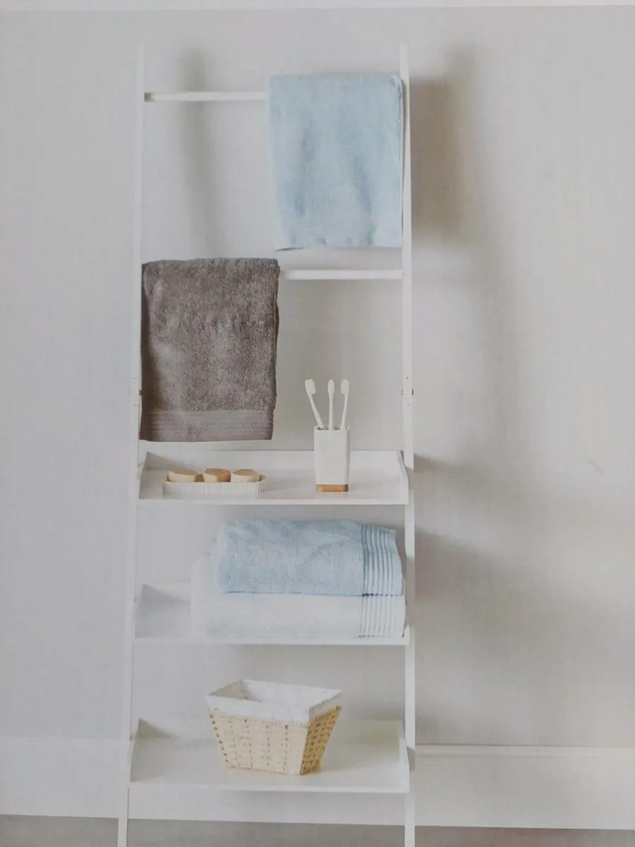 Wooden ladder shelf - Image 1