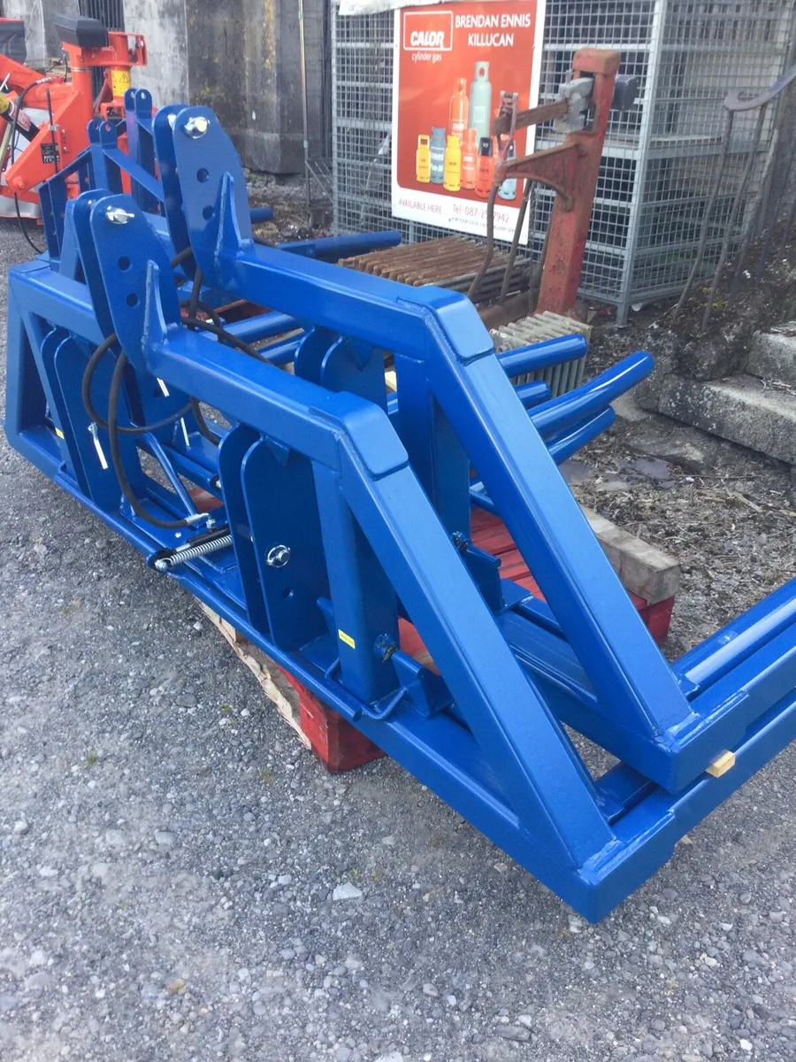 Bale handlers - Image 1