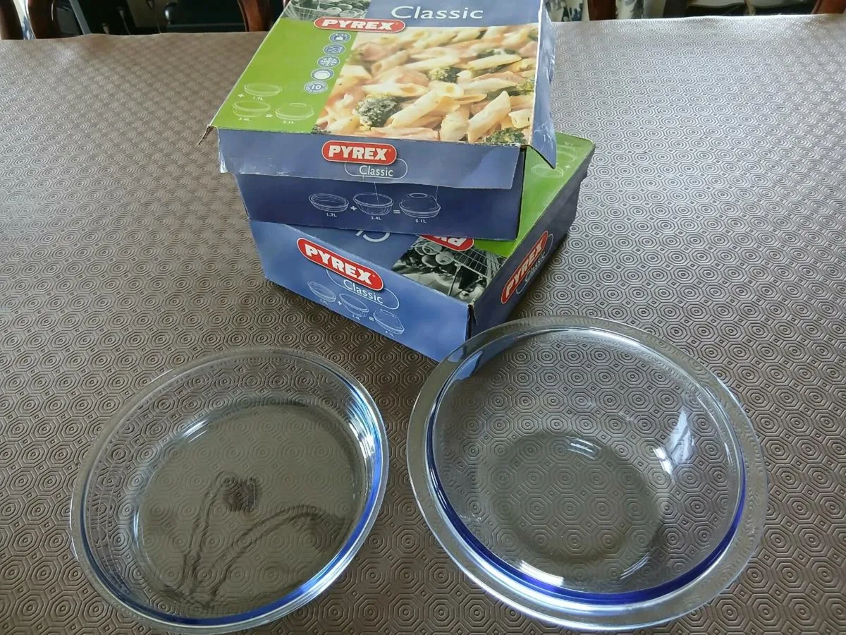 Pyrex Dishes - Image 1