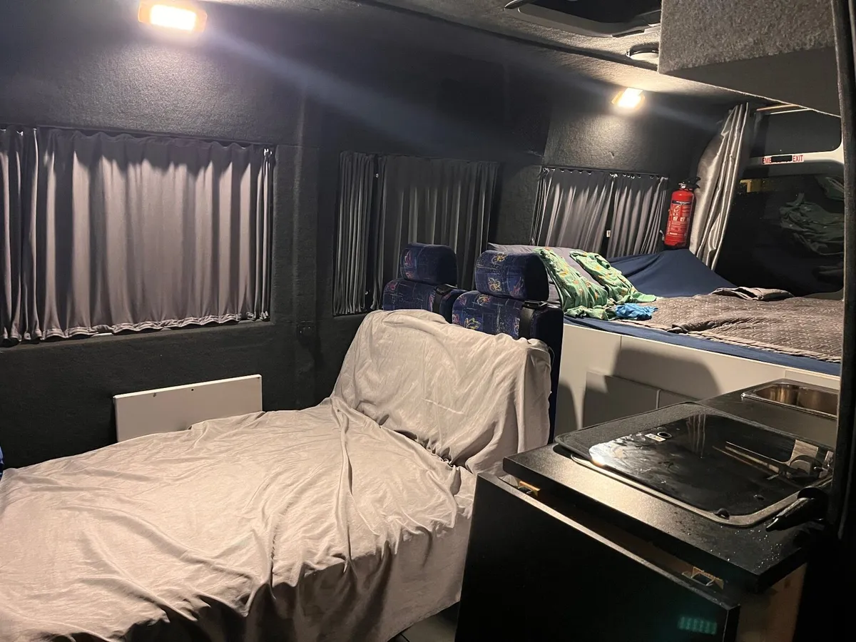 09 Campervan 7 seater NEW CVRT & SERVICED - Image 1