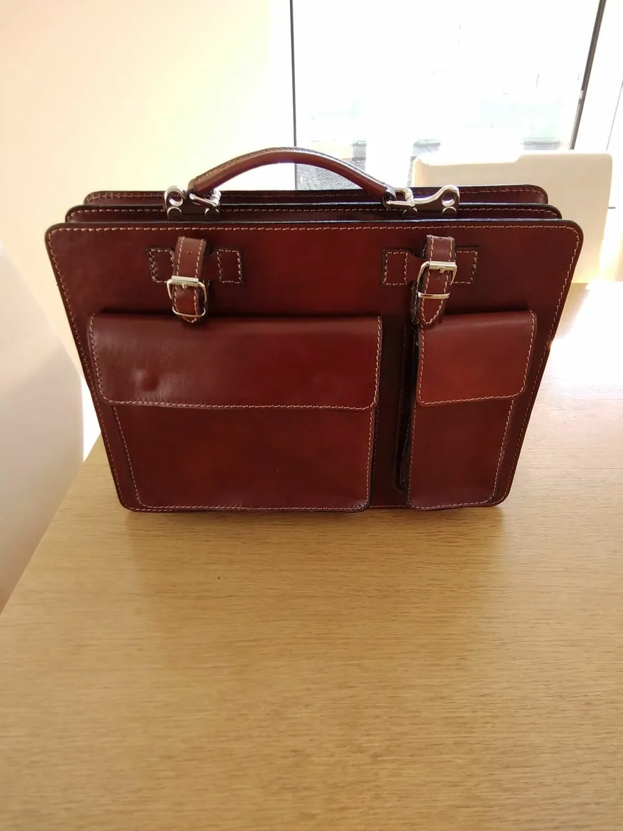 Leather briefcase - Image 1