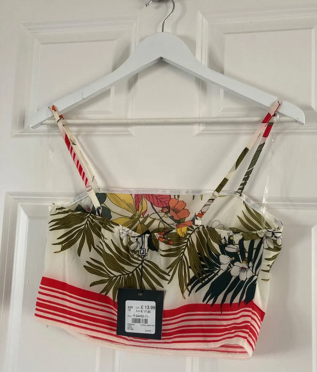 Elegant Ladies Floral Crop Top - Image 4
