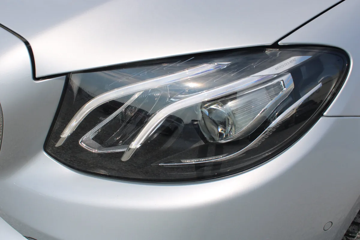 MERCEDES-BENZ E CLASS E220 D SE 4DR AUTO - Image 4