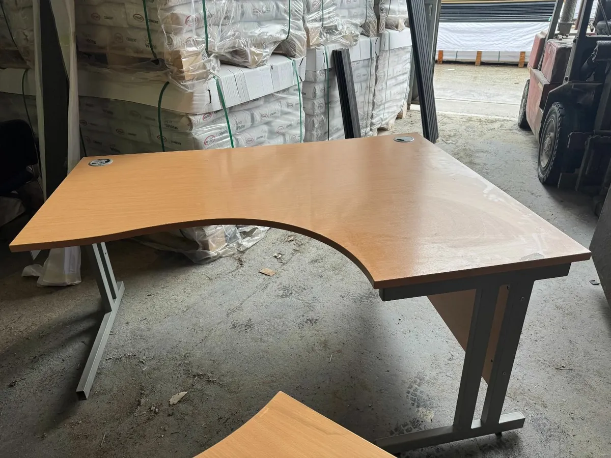 Desks - Image 3