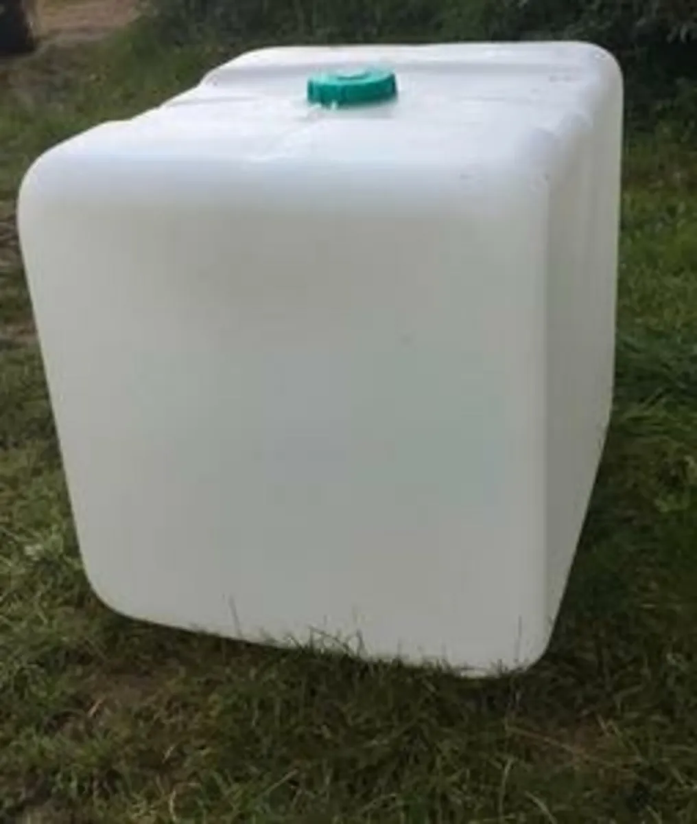 Handy water storage tank (good condition) - Image 1