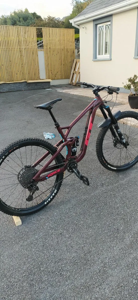 Mountain bike - Image 1
