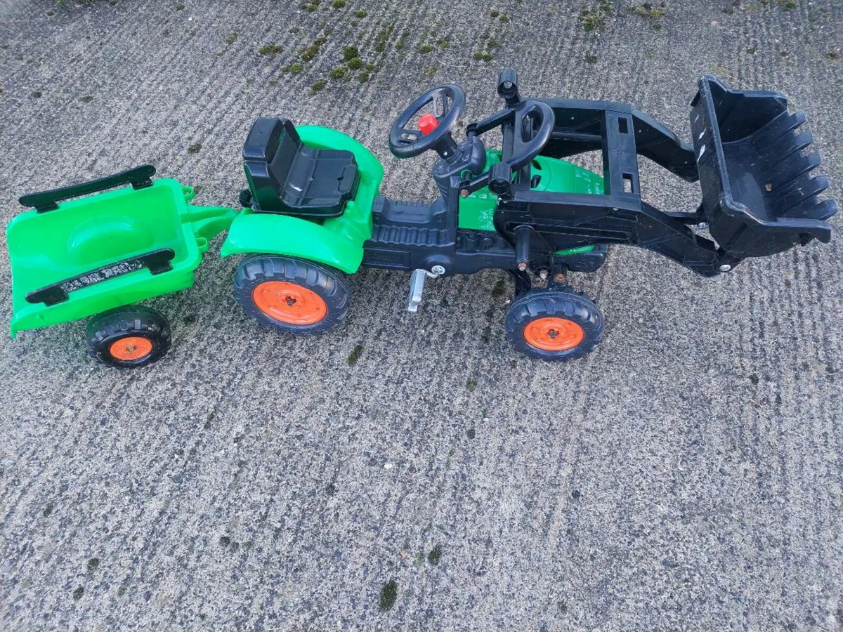 Kids tractor and trailer - Image 1