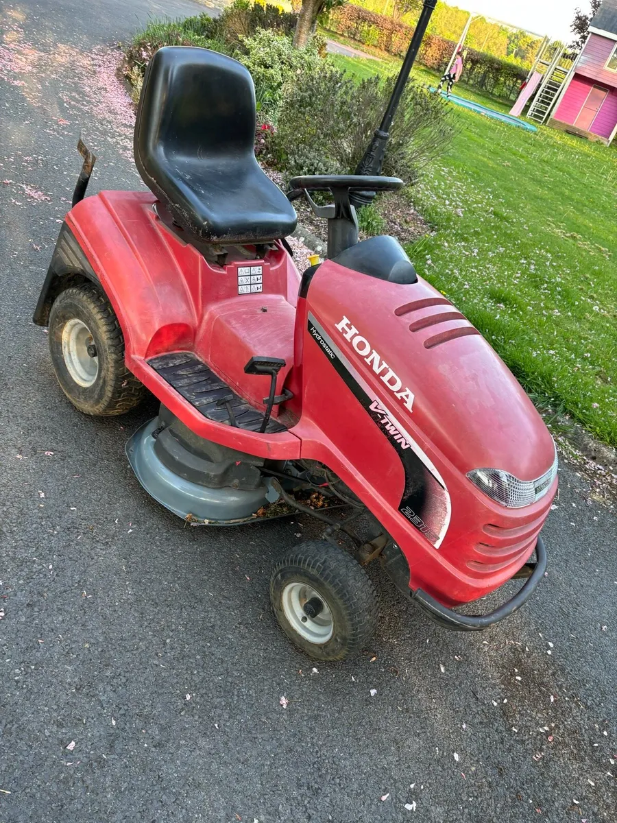 Honda petrol mower - Image 1