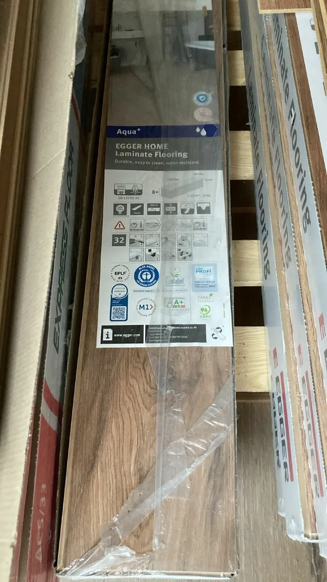laminate wood flooring - Image 3