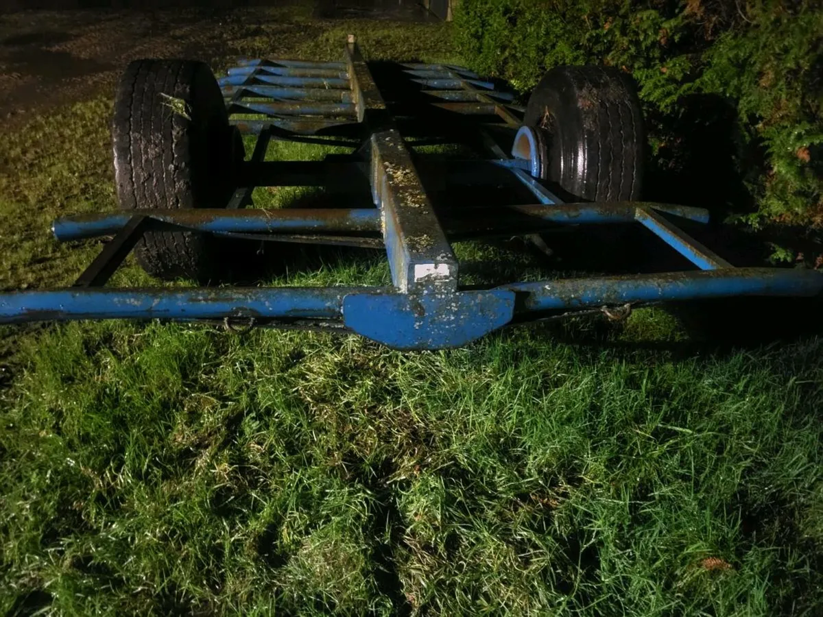 8 bale trailer - Image 2
