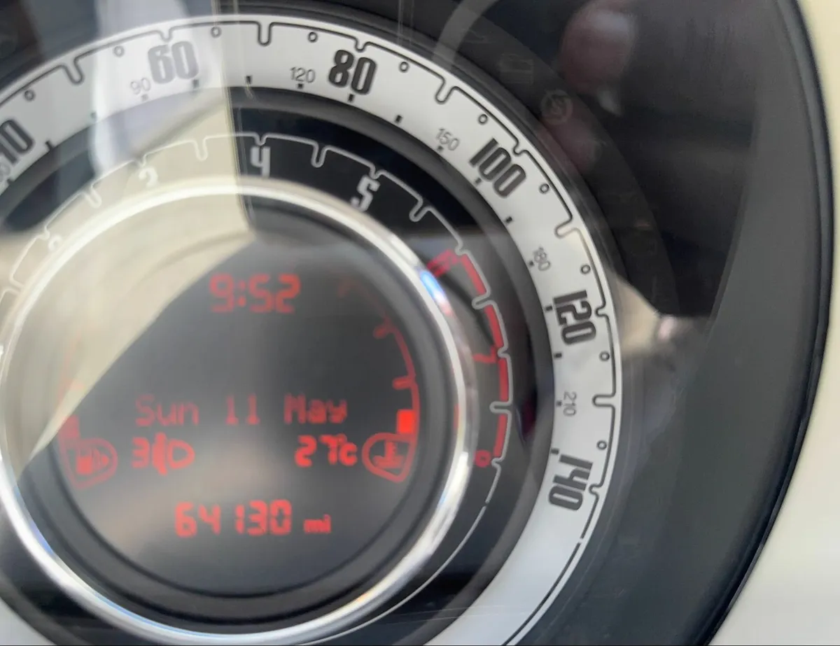 Fiat 500 2015 in immaculate condition -outside and - Image 3