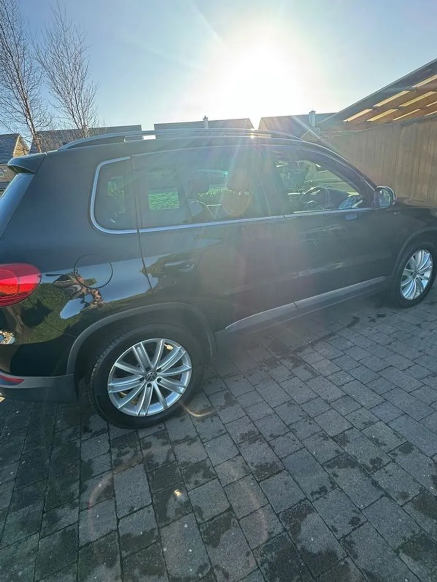 2016 Volkswagen Tiguan - Image 2