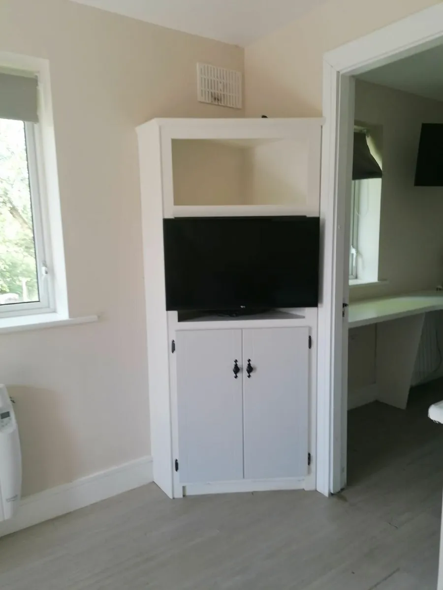 Kitchen Units , Oven, Hob and Extractor - Image 1