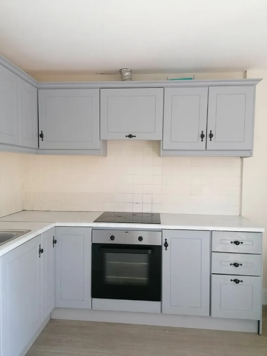 Kitchen Units , Oven, Hob and Extractor - Image 2