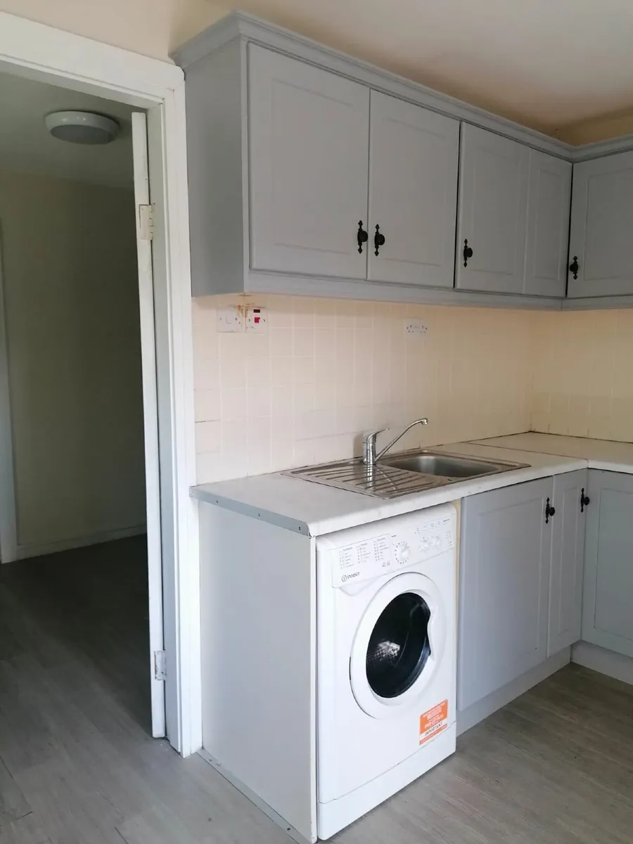 Kitchen Units , Oven, Hob and Extractor - Image 3
