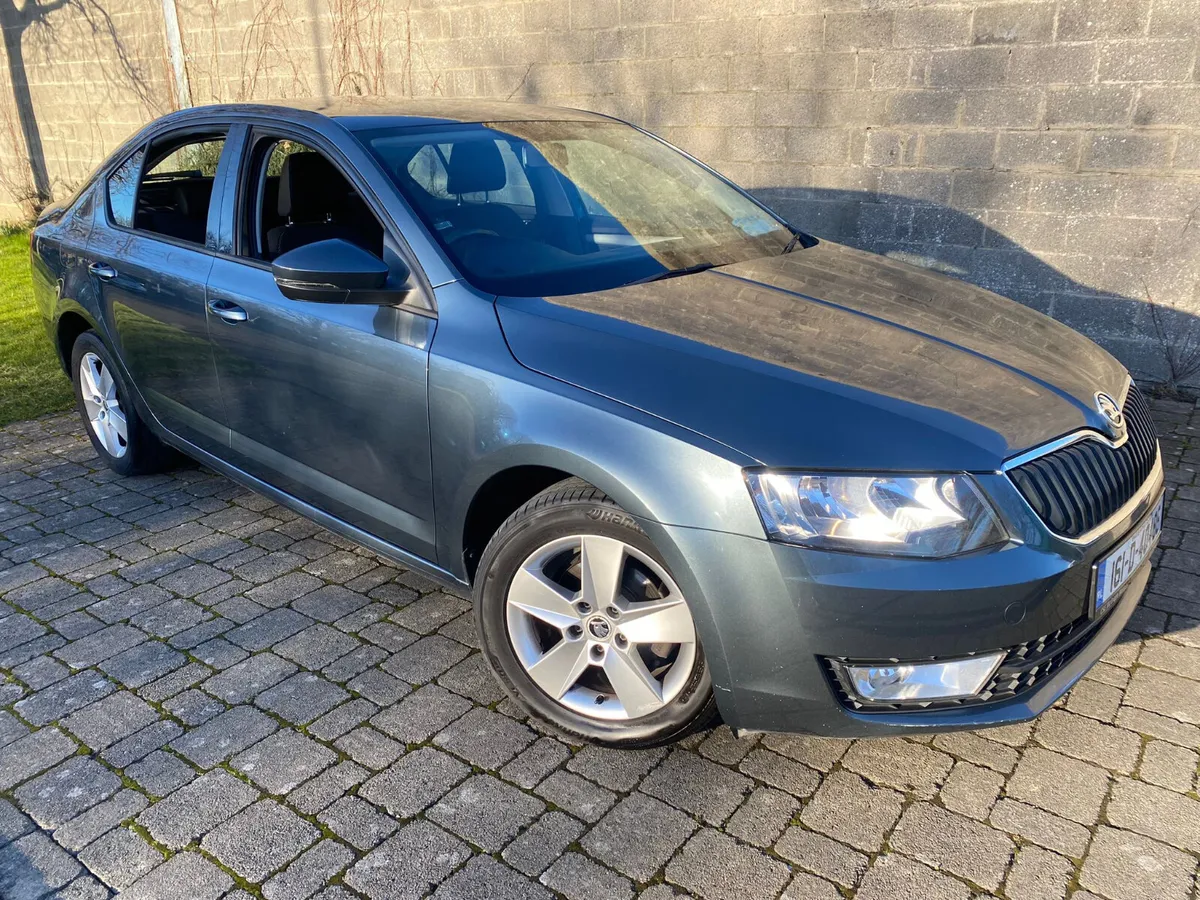 Skoda Octavia 2016 AMBITION 1.6 TDI 110HP DSG 4 4D - Image 2