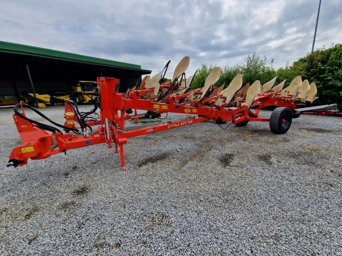 KUHN CHALLENGER 7 FURROW PLOUGH - Image 1